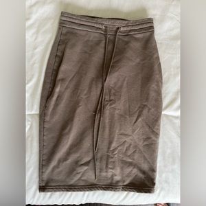 Woman’s taupe sweatskirt. Size xsmall.